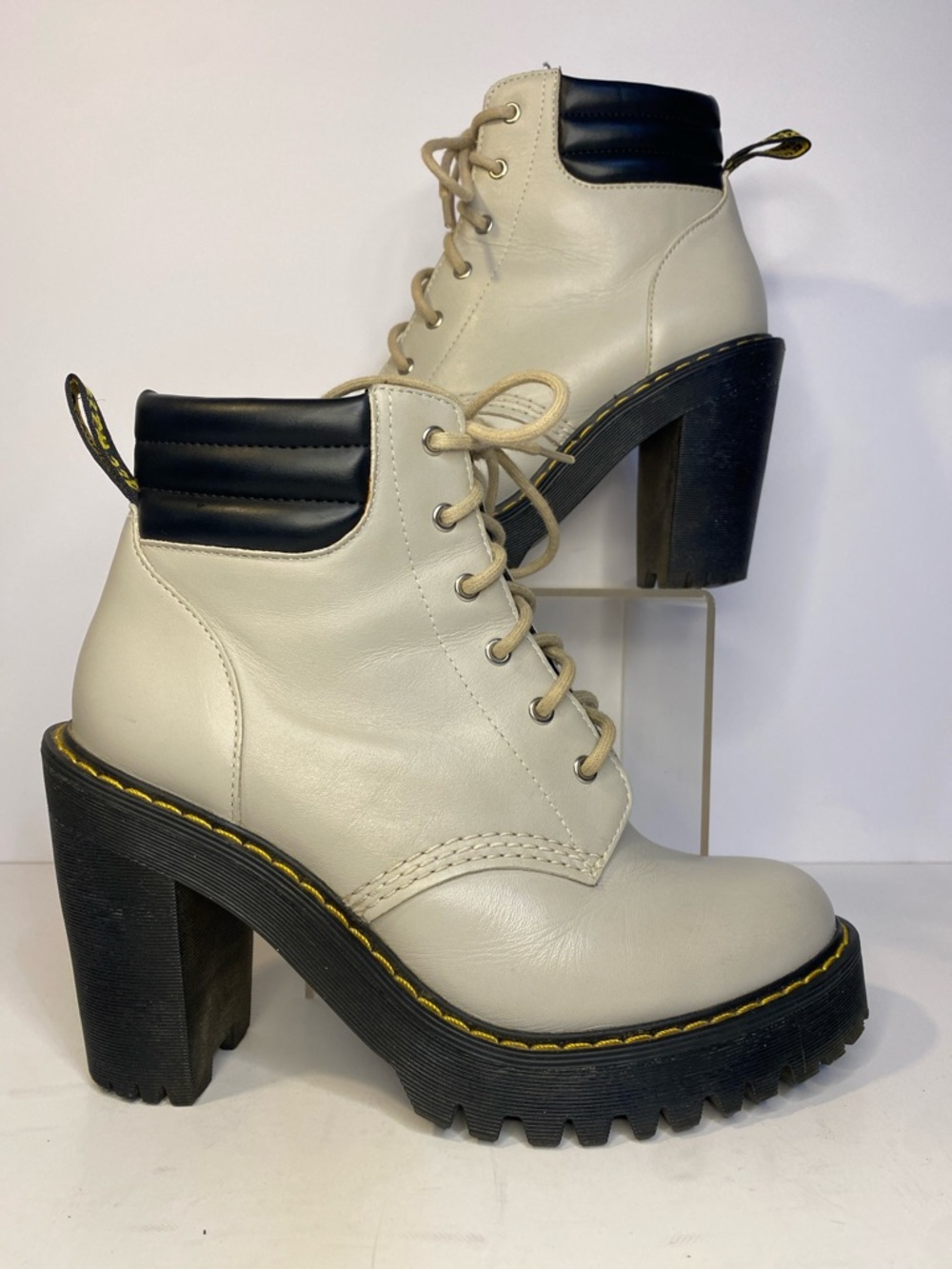 Dr. Martens Persephone Platform Heeled Boots Light Gray Leather Lug Sole W/6